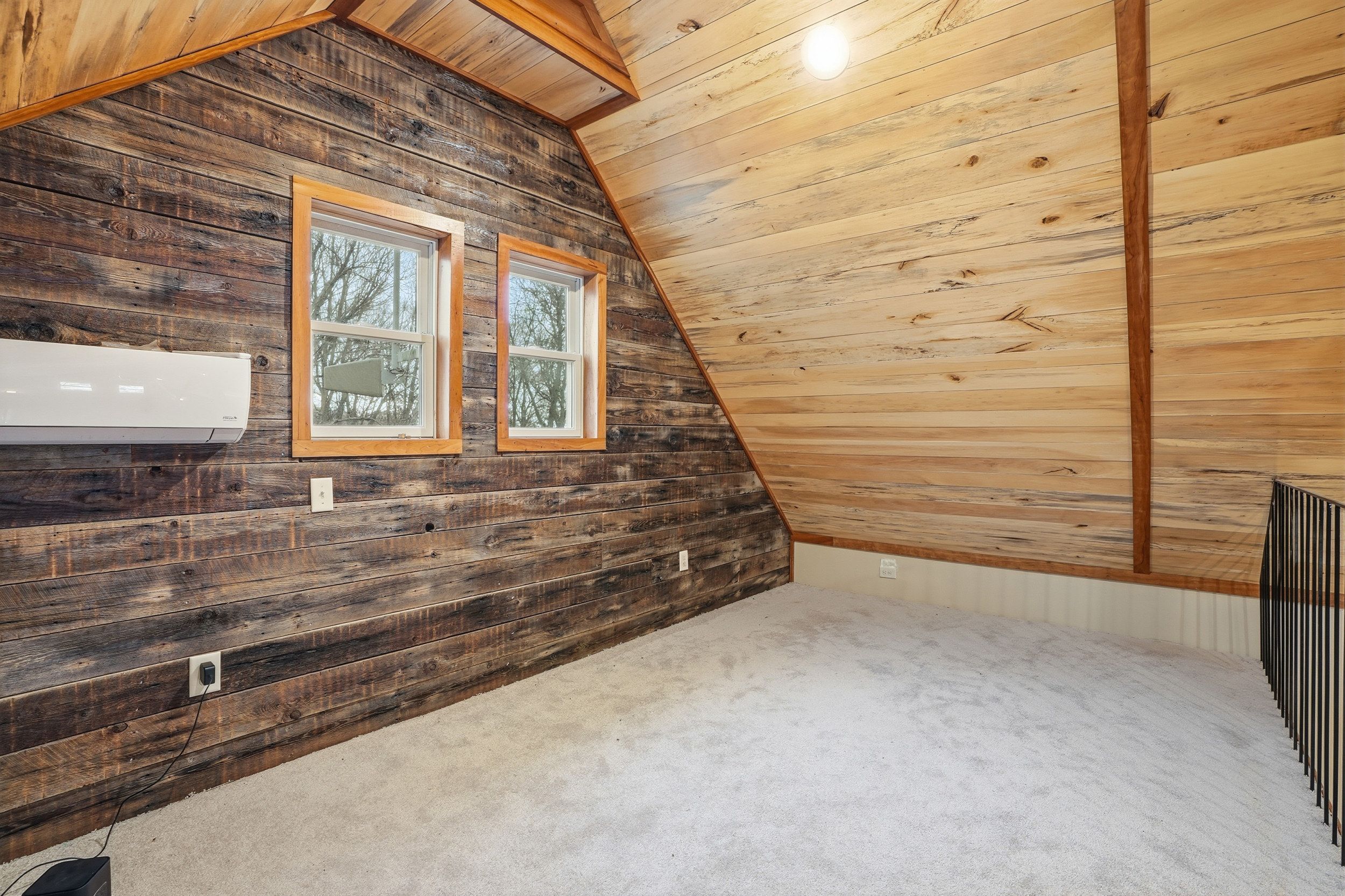 Listing Photo: 3300 Underwood Ave 0020-